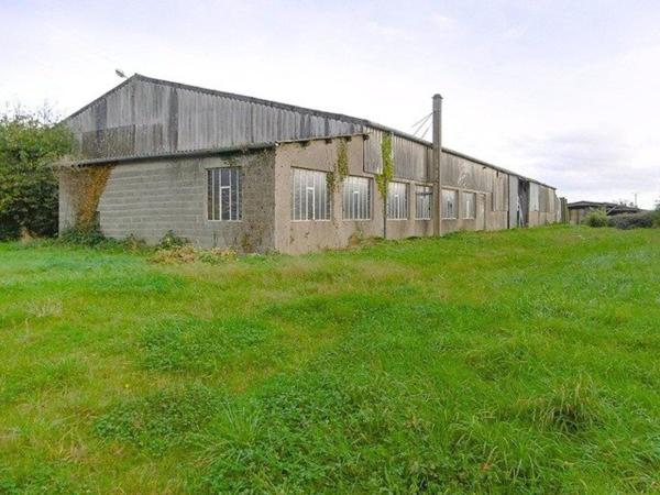 Très grand local commercial de 1505 m2