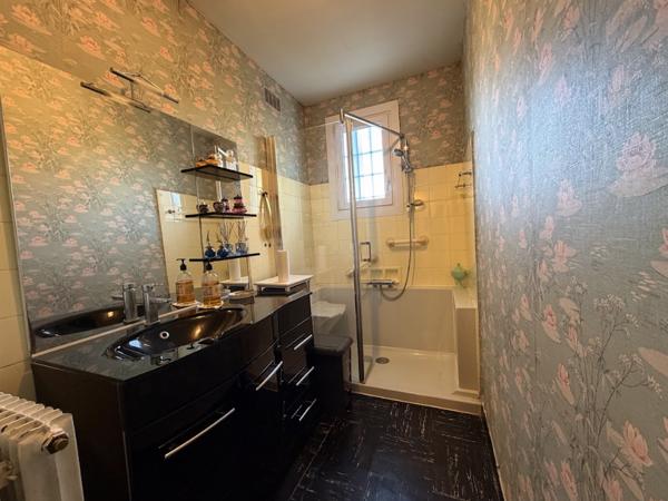 Maison à rénover. Fort potentiel avec combles aménageables et studio indépendant. . Quartier très calme des Abatilles