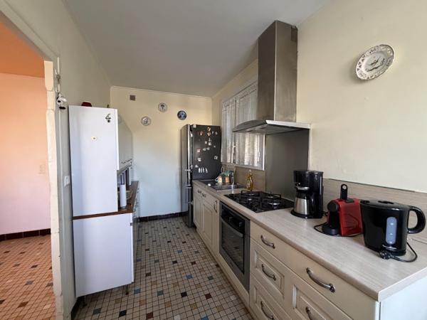 Maison à rénover. Fort potentiel avec combles aménageables et studio indépendant. . Quartier très calme des Abatilles