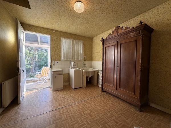 Maison à rénover. Fort potentiel avec combles aménageables et studio indépendant. . Quartier très calme des Abatilles