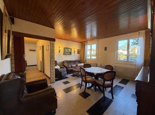 Maison à rénover. Fort potentiel avec combles aménageables et studio indépendant. . Quartier très calme des Abatilles