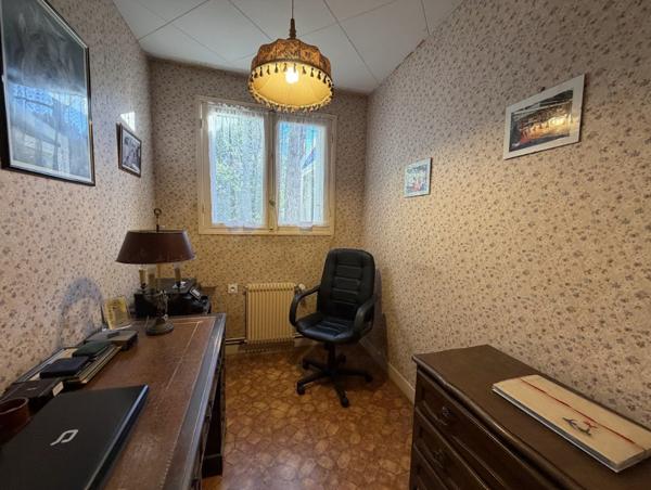 Maison à rénover. Fort potentiel avec combles aménageables et studio indépendant. . Quartier très calme des Abatilles