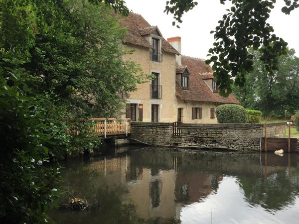 En Berry,  authentique moulin à eau du 18eme
