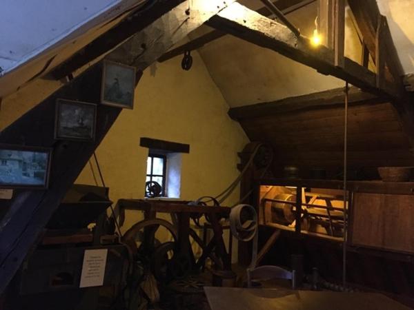 En Berry,  authentique moulin à eau du 18eme