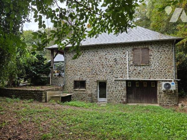 SAINT GEORGES BUTTAVENT- Propriété en campagne, en partie boisée, proche MAYENNE.

Maison d'h...