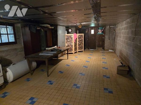 SAINT GEORGES BUTTAVENT- Propriété en campagne, en partie boisée, proche MAYENNE.

Maison d'h...