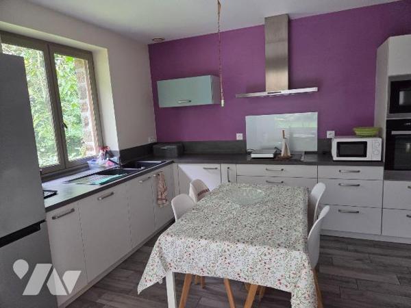 SAINT GEORGES BUTTAVENT- Propriété en campagne, en partie boisée, proche MAYENNE.

Maison d'h...