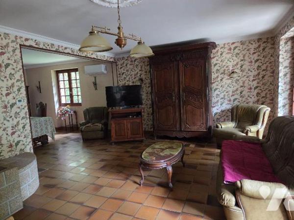 SAINT GEORGES BUTTAVENT- Propriété en campagne, en partie boisée, proche MAYENNE.

Maison d'h...