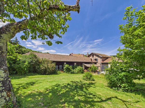 Maison de village avec jardin (terrain constructible)