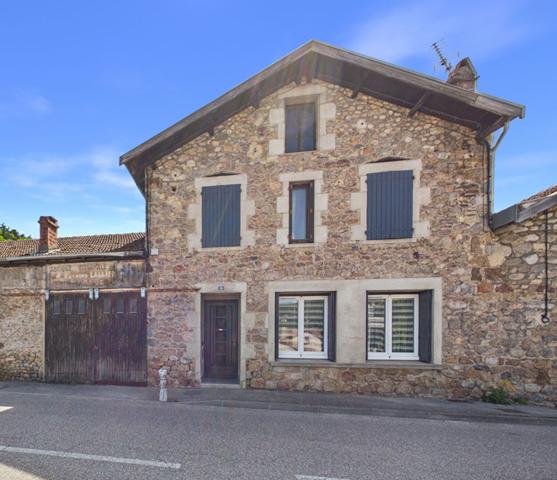 Maison de village avec jardin (terrain constructible)