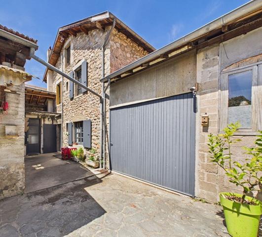 Maison de village avec jardin (terrain constructible)