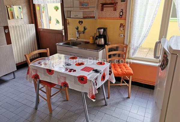 MAISON DE VILLE SEMI INDIVIDUELLE 2 CHAMBRES COUR