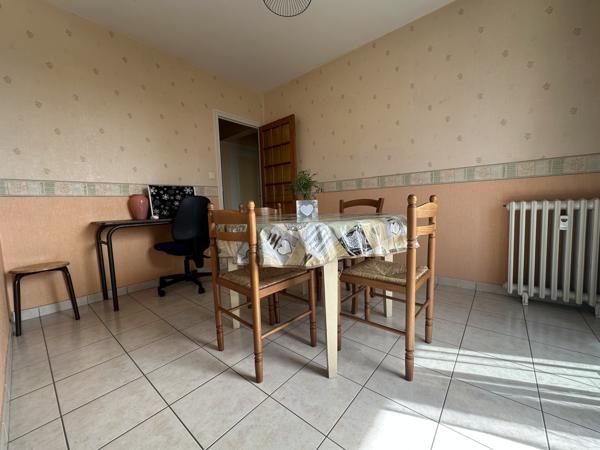 Agréable appartement avec balcon et garage à Arpajon sur Cère Arpajon-sur-Cère (15130)