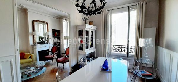 75015 Charles Michel : F2 OU F3 / PARQUET/MOULURE/ CHEMINEE /LUMINEUX Coup de Coeur !