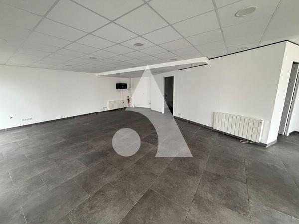 Local commercial 1 pièce 66 m2
