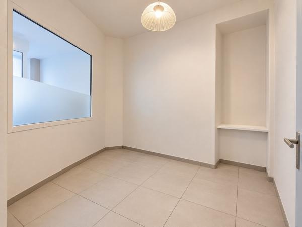 Local commercial à louer 708 € / mois C.C.*