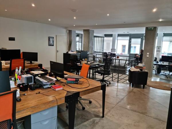 BUREAUX TYPE LOFT- CHARME ET PRESTATIONS DE QUALITÉ PROCHE GARE DE POITIERS - 240M²