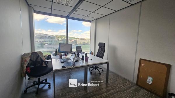 Bureaux à louer Neyron étage élevé avec cinq emplacements de parking privatifs