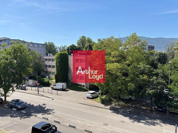 Bureaux à louer 75 m² à Saint-Martin-d'Hères proche commerces et loisirs