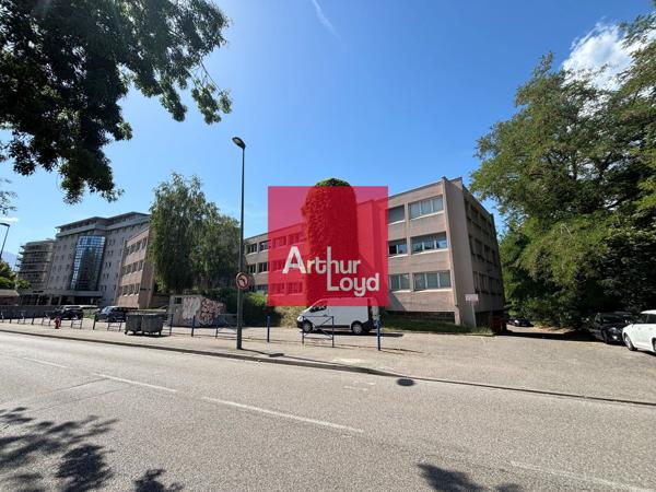 Bureaux à louer 75 m² à Saint-Martin-d'Hères proche commerces et loisirs