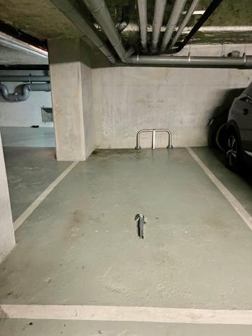 F2+place parking+cave-proche de La Défense à pied