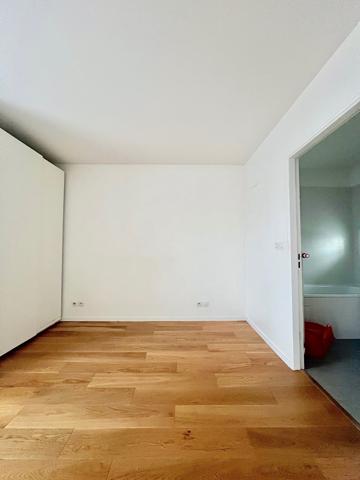 F2+place parking+cave-proche de La Défense à pied