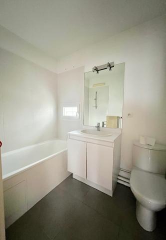 F2+place parking+cave-proche de La Défense à pied