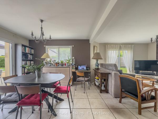 Locmaria-Grand-Champ (56390) A 15 mn du centre de Vannes, maison contemporaine sans travaux