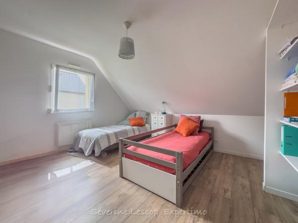 Locmaria-Grand-Champ (56390) A 15 mn du centre de Vannes, maison contemporaine sans travaux