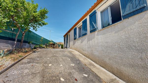 Maison d'habitation avec une vue dégage a CARCASSONNE