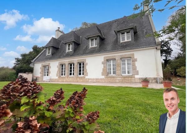 QUIMPER (29) – LE STANGALA – Maison de 210 m² habitables, édifiée sur une parcelle de 12 000 m², avec sous-sol intégral.