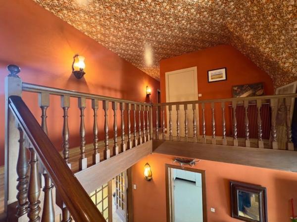 QUIMPER (29) – LE STANGALA – Maison de 210 m² habitables, édifiée sur une parcelle de 12 000 m², avec sous-sol intégral.