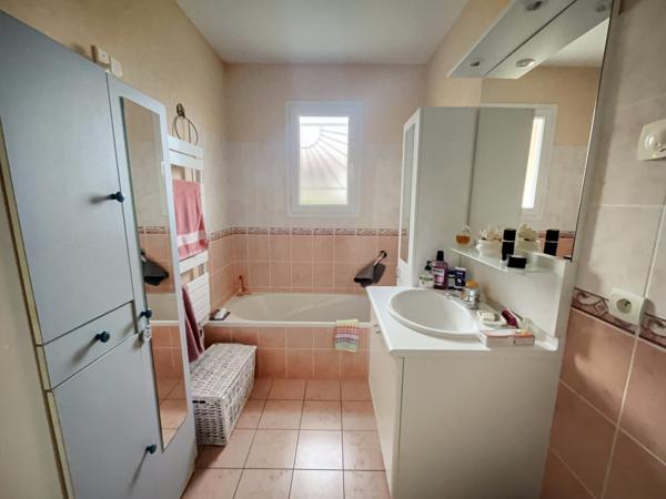 La Teste de Buch centre ! Maison 4 pièces de 110 m2, garage de 29 m2 et parcelle de 530 m2 !