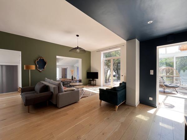 Maison
                                                                                                                                                                                                                                                                                                                        10 pièce(s)                                                                                                                                                                                                          5 chambre(s)                                                                                                                                                                                                          223.6  m²