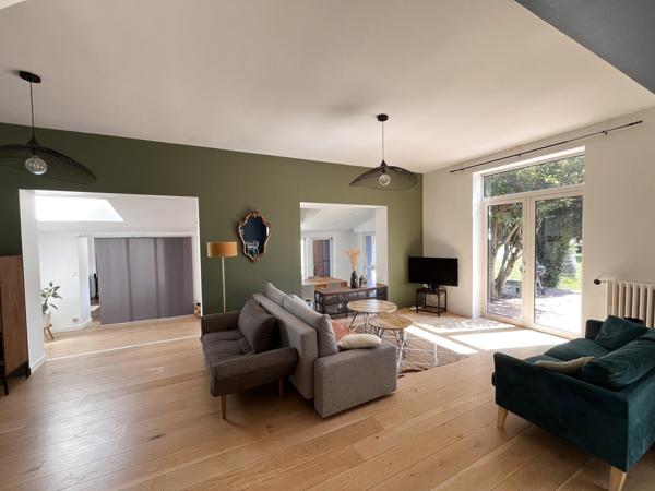 Maison
                                                                                                                                                                                                                                                                                                                        10 pièce(s)                                                                                                                                                                                                          5 chambre(s)                                                                                                                                                                                                          223.6  m²