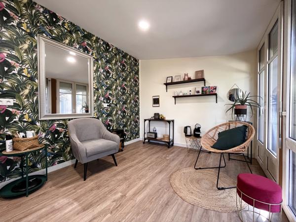 Maison
                                                                                                                                                                                                                                                                                                                        10 pièce(s)                                                                                                                                                                                                          5 chambre(s)                                                                                                                                                                                                          223.6  m²