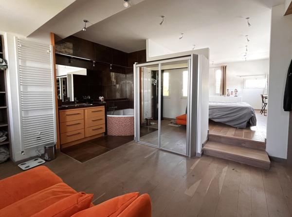 Maison
                                                                                                                                                                                                                                                                                                                        10 pièce(s)                                                                                                                                                                                                          5 chambre(s)                                                                                                                                                                                                          223.6  m²