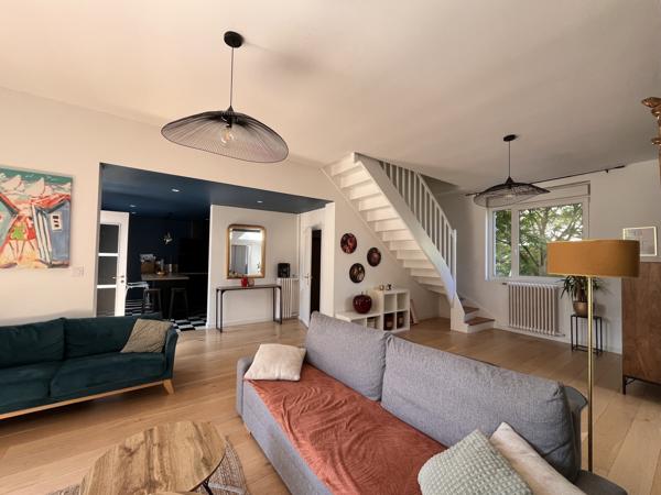 Maison
                                                                                                                                                                                                                                                                                                                        10 pièce(s)                                                                                                                                                                                                          5 chambre(s)                                                                                                                                                                                                          223.6  m²