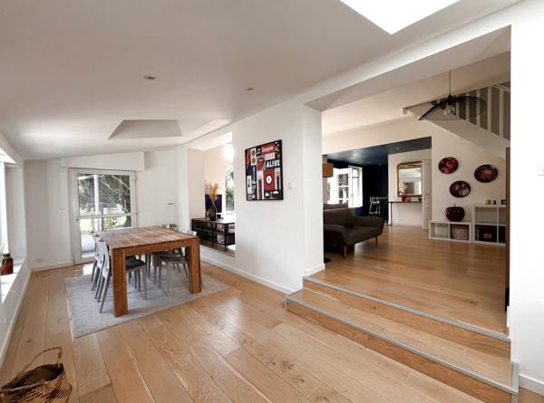 Maison
                                                                                                                                                                                                                                                                                                                        10 pièce(s)                                                                                                                                                                                                          5 chambre(s)                                                                                                                                                                                                          223.6  m²