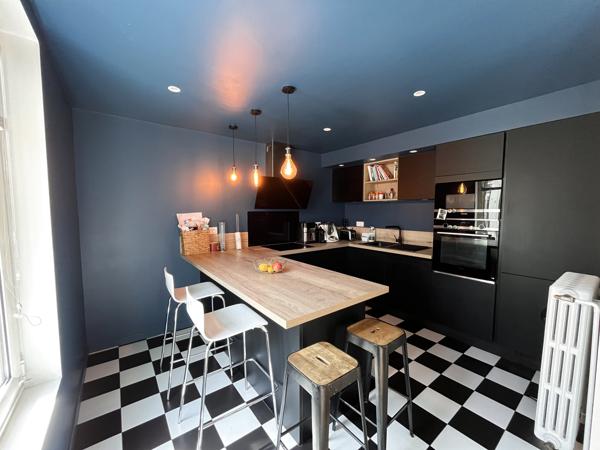 Maison
                                                                                                                                                                                                                                                                                                                        10 pièce(s)                                                                                                                                                                                                          5 chambre(s)                                                                                                                                                                                                          223.6  m²