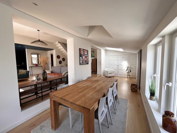 Maison
                                                                                                                                                                                                                                                                                                                        10 pièce(s)                                                                                                                                                                                                          5 chambre(s)                                                                                                                                                                                                          223.6  m²