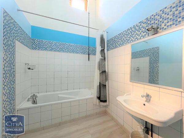Appartement à louer 3 pièces 101.96m² Guîtres (33230)