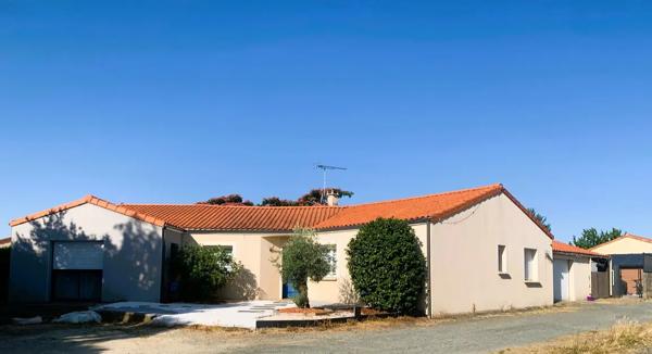 PAVILLON PLAIN-PIED 159 M2 sur grande parcelle arborée