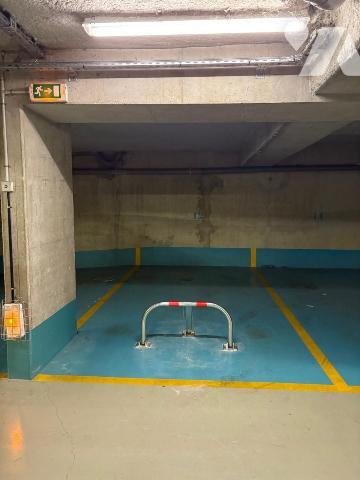RICHARD LENOIR - 2 PIECES DE 58,41 m² - PARKING ET CAVE