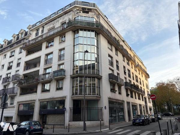 RICHARD LENOIR - 2 PIECES DE 58,41 m² - PARKING ET CAVE