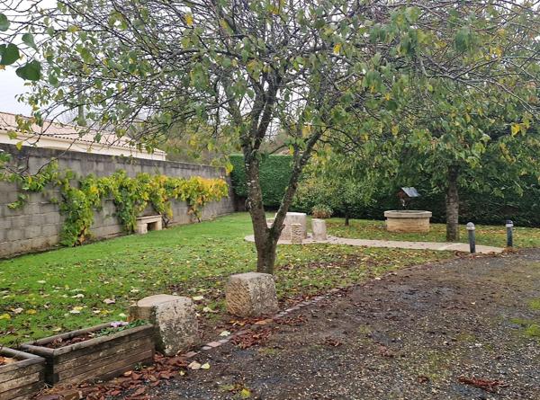 Maison 3 chambres , garage et jardin à Doix les Fontaines