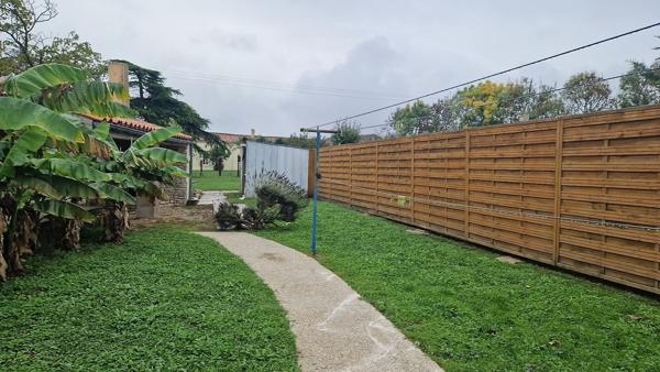 Maison 3 chambres , garage et jardin à Doix les Fontaines