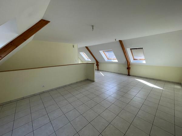 A LOUER CHAMPIGNE Appt T4 de 74 m2 avec garage et sans extérieur