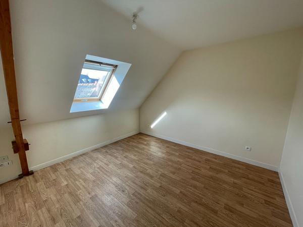 A LOUER CHAMPIGNE Appt T4 de 74 m2 avec garage et sans extérieur