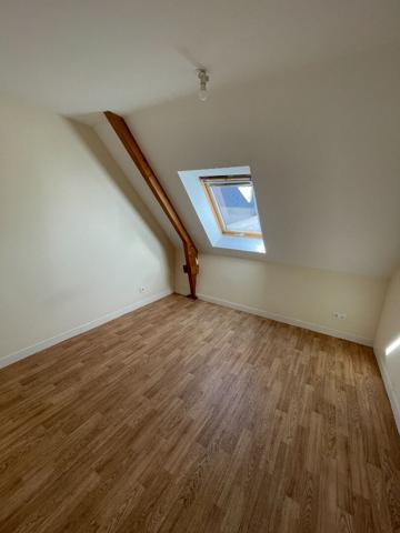 A LOUER CHAMPIGNE Appt T4 de 74 m2 avec garage et sans extérieur